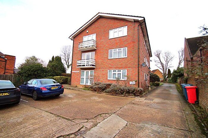 2 Bedroom Flat To Rent In Elm Park Road, Pinner, HA5