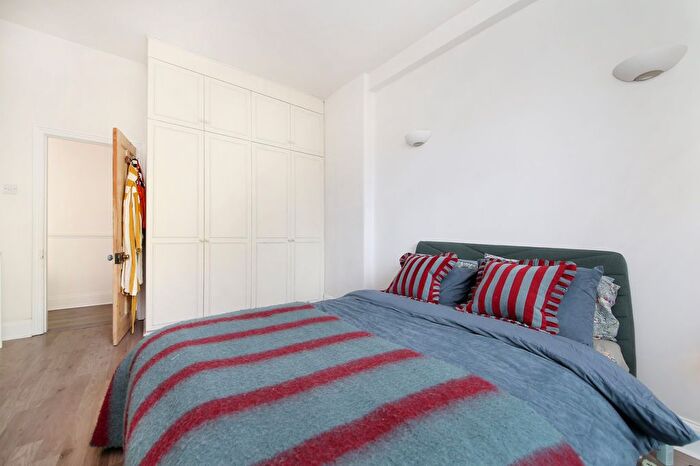 3 Bedroom Flat To Rent In Sheengate Mansions, Upper Richmond Road West, SW14