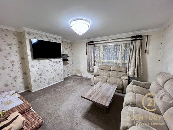 2 Bedroom Flat To Rent In Stonegrove Gardens, HA8