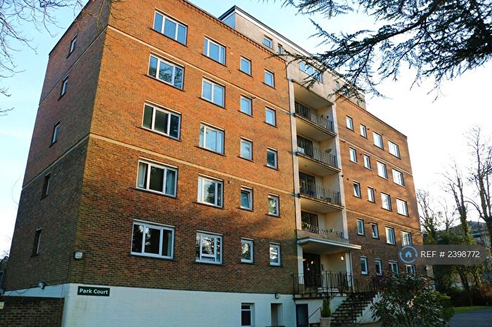3 Bedroom Flat To Rent In Park Court, Redhill, RH1