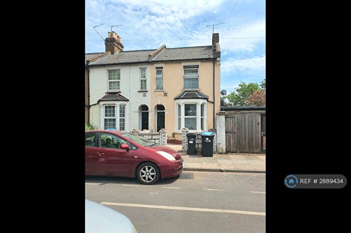 3 Bedroom End Of Terrace House To Rent In Edinburgh Road, London, N18