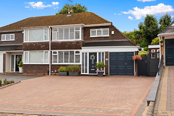 3 Bedroom Semi Detached House For Sale In Richmond Grove, Stourbridge, DY8