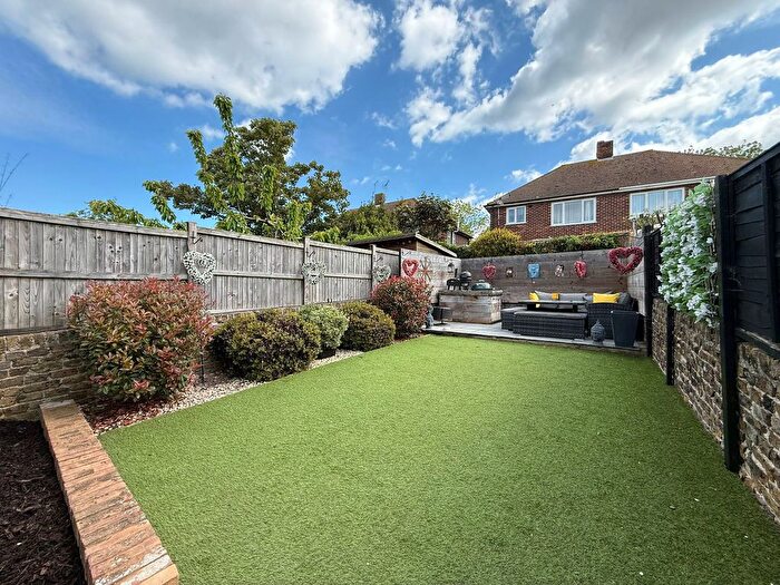 3 Bedroom Terraced House For Sale In Ramsgate Road, Margate, CT9 - Photo 3