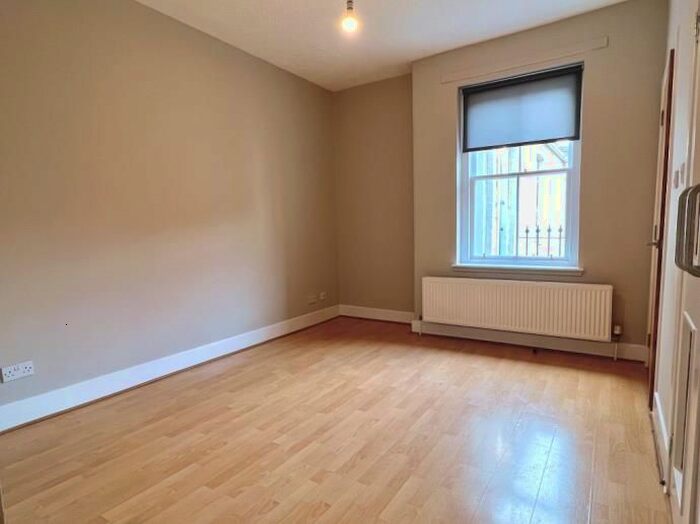 1 Bedroom Flat To Rent In Patriothall, Stockbridge, Edinburgh, EH3