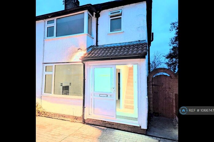 3 Bedroom Semi-Detached House To Rent In Balcombe Road, Rugby, CV22