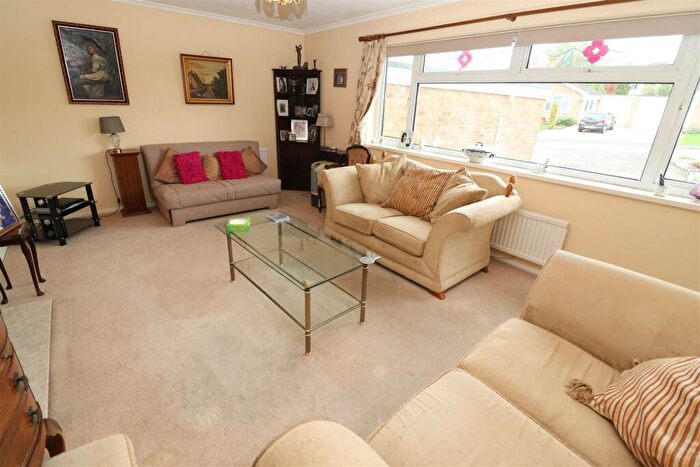2 Bedroom Detached Bungalow For Sale In Ravensbank, Rushden, NN10