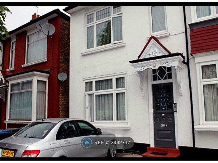 1 Bedroom Flat To Rent In Sidney Avenue, Palmers Green, N13