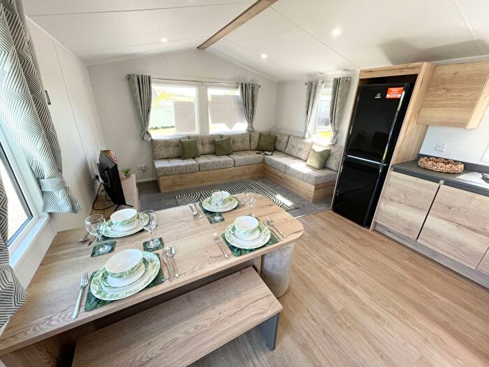 3 Bedroom Park Home For Sale In Crantock, Newquay, TR8