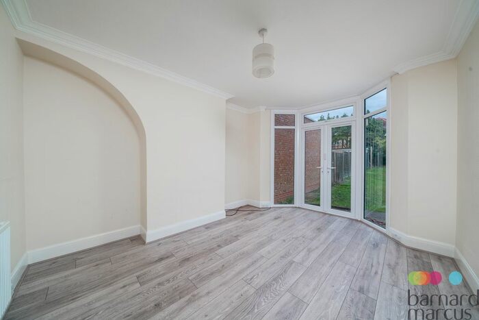 3 Bedroom Property To Rent In Bawtry Road, London, N20