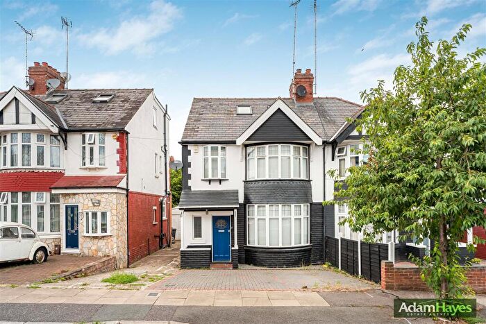 4 Bedroom Semi Detached House For Sale In Thurlestone Avenue, North Finchley, N12