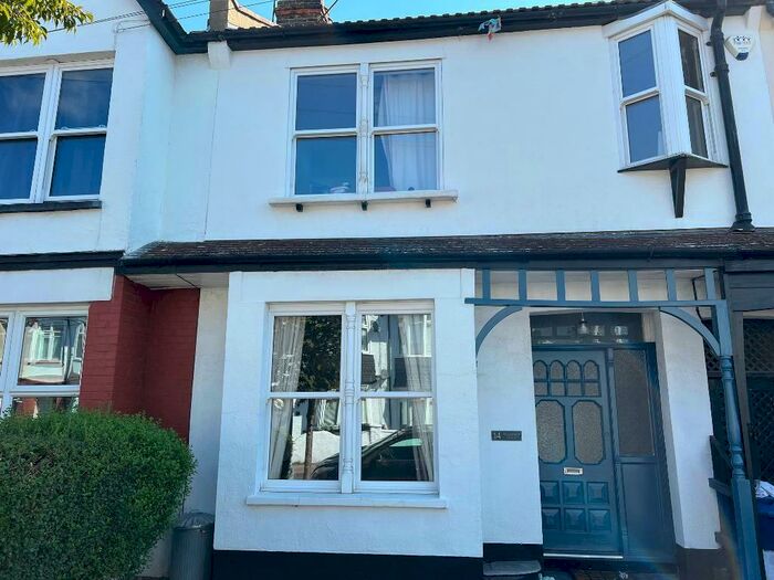 3 Bedroom End Of Terrace House To Rent In Woodfield Road, Leigh-on-Sea, Essex, SS9