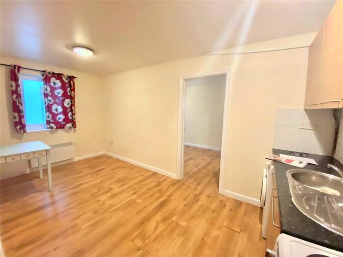 1 Bedroom Apartment To Rent In High Street, Sutton, Surrey, SM1