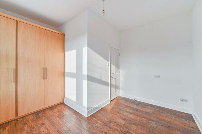 4 Bedroom Semi-Detached House To Rent In Bromley Gardens, Bromley, BR2