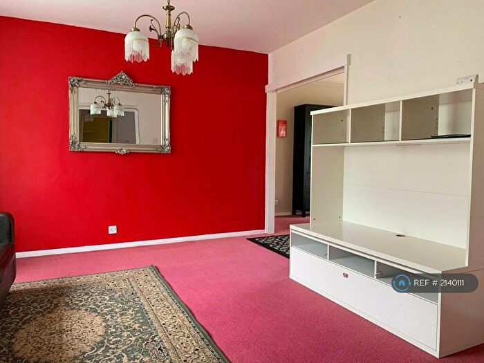 2 Bedroom Maisonette To Rent In Leyburn Gardens, Croydon, CR0