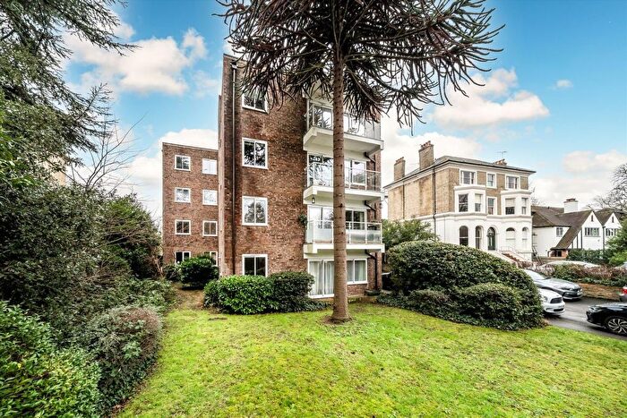 3 Bedroom Flat For Sale In Cambridge Park, East Twickenham, TW1