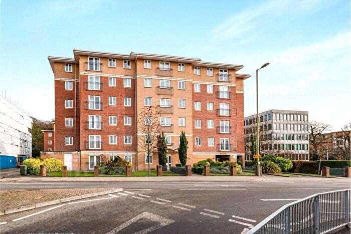2 Bedroom Flat To Rent In Farnborough Road, Farnborough, Hampshire, GU14