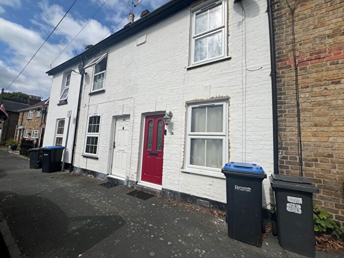 2 Bedroom Cottage To Rent In Farmers Road, Staines, TW18