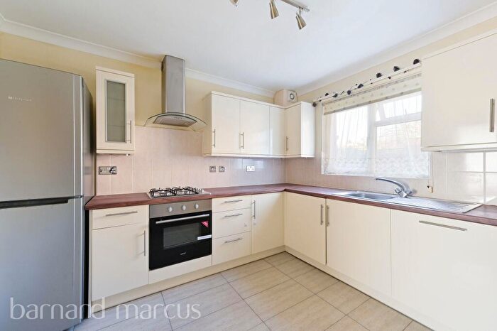 2 Bedroom Flat To Rent In Connaught Road, New Malden, KT3