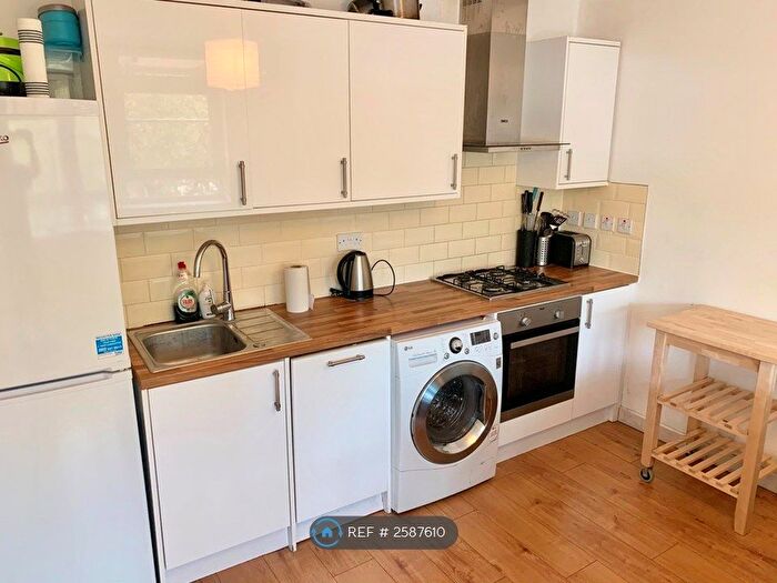 4 Bedroom Flat To Rent In Sovereign House, London, E1