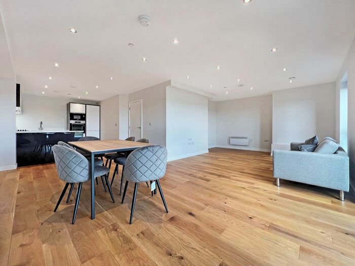 3 Bedroom Flat To Rent In Block F, Victoria Riverside, Leeds City Centre, LS10