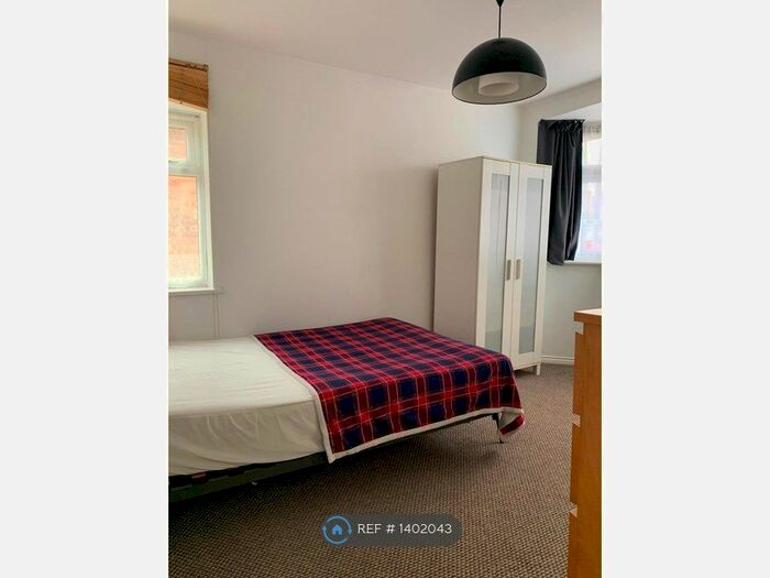 Studio To Rent In Bilton Road, Perivale, UB6