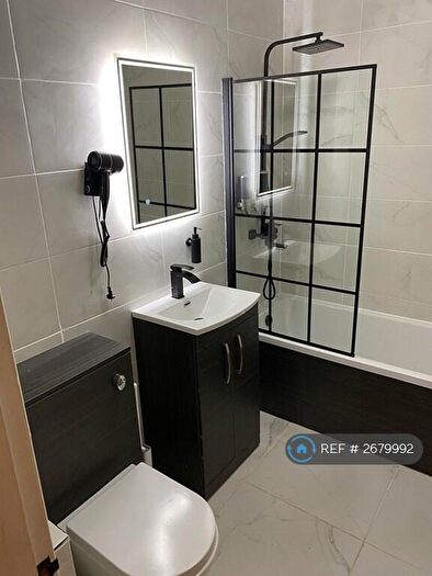 1 Bedroom Flat To Rent In Tudor House, Brighouse, HD6