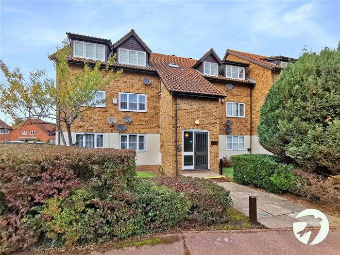 2 Bedroom Flat To Rent In Falcon Close, Dartford, Kent, DA1