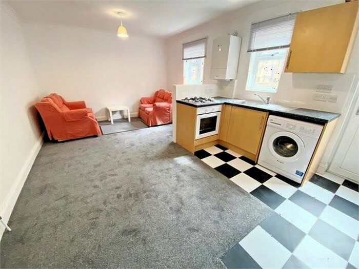 1 Bedroom Flat To Rent In Charminster Road, Bournemouth, Dorset, BH8