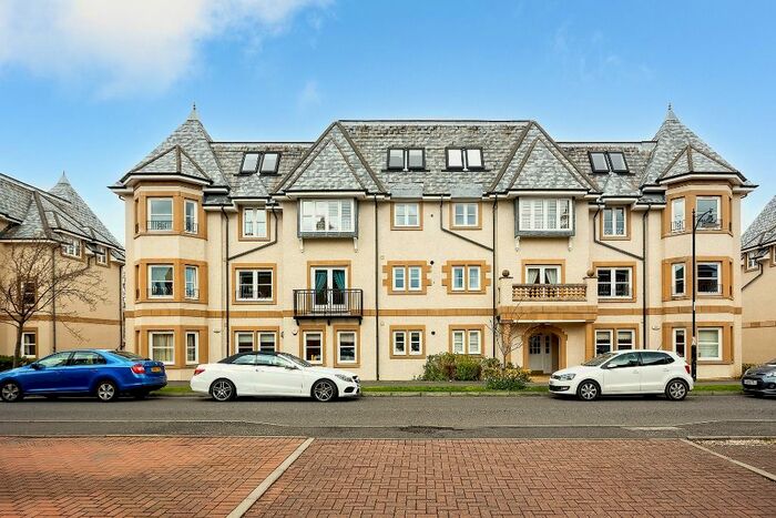 3 Bedroom Flat To Rent In Rattray Drive, Greenbank, Edinburgh, EH10