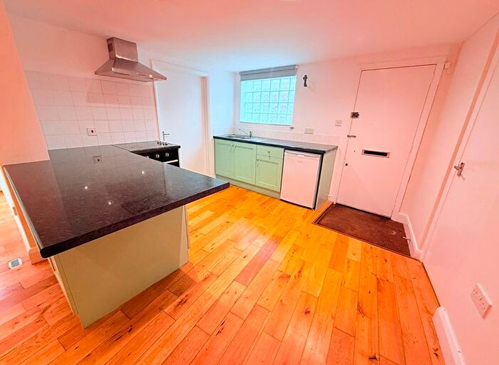 1 Bedroom Flat To Rent In Stanley Road, Teddington, TW11