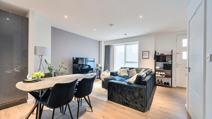 2 Bedroom Maisonette For Sale In Heartwell Avenue, E16
