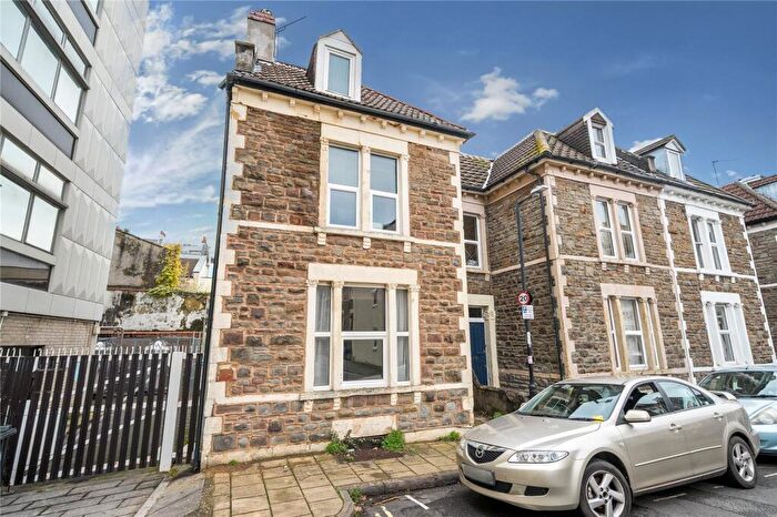 4 Bedroom End Of Terrace House For Sale In Oakfield Grove, Clifton, Bristol, BS8