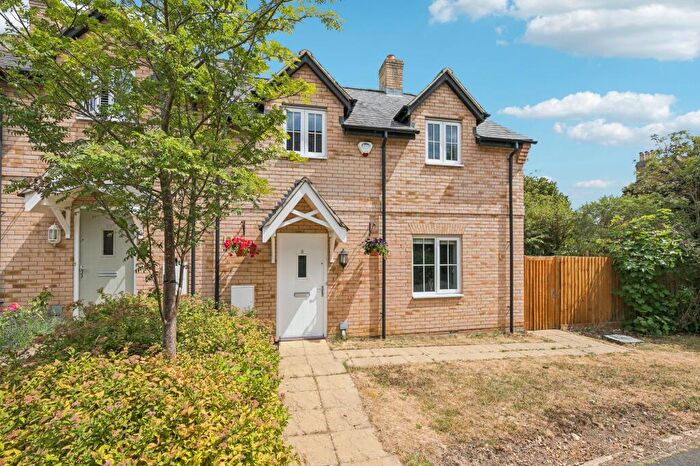 3 Bedroom Semi-Detached House For Sale In Pine Walk, Silsoe, MK45