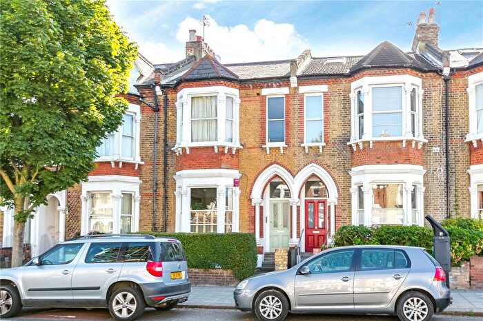 2 Bedroom Flat To Rent In Abbeville Road, London, SW4