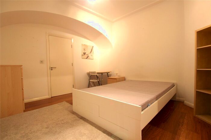 3 Bedroom Flat To Rent In The Highway, London, E1W