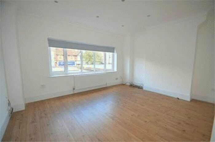 2 Bedroom Flat To Rent In Clarence Court, The Broadway, London, NW7