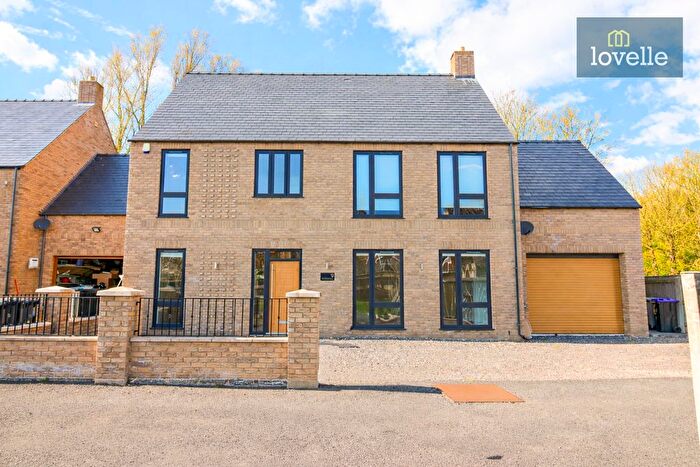 5 Bedroom Detached House For Sale In The Riverbank, Louth, LN11