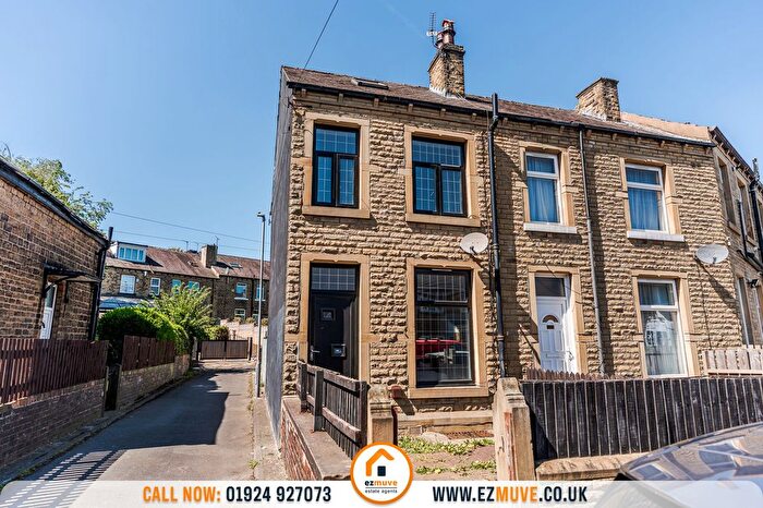 3 Bedroom End Terrace House For Sale In Sufton Street, Huddersfield, HD2