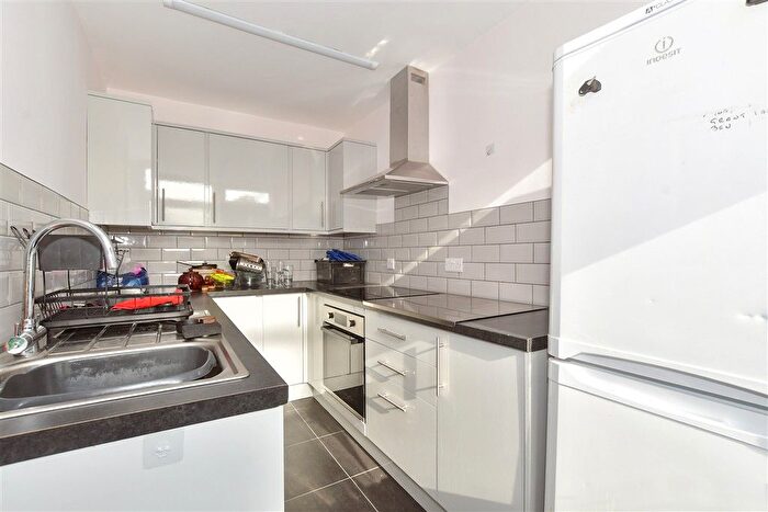 1 Bedroom Flat For Sale In Guildford Road, Horsham, West Sussex, RH12