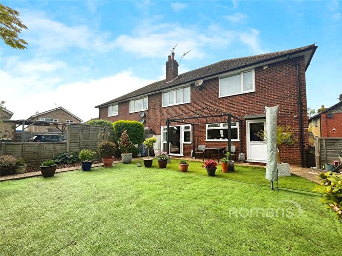 2 Bedroom Maisonette For Sale In Bath Road, Maidenhead, Berkshire, SL6