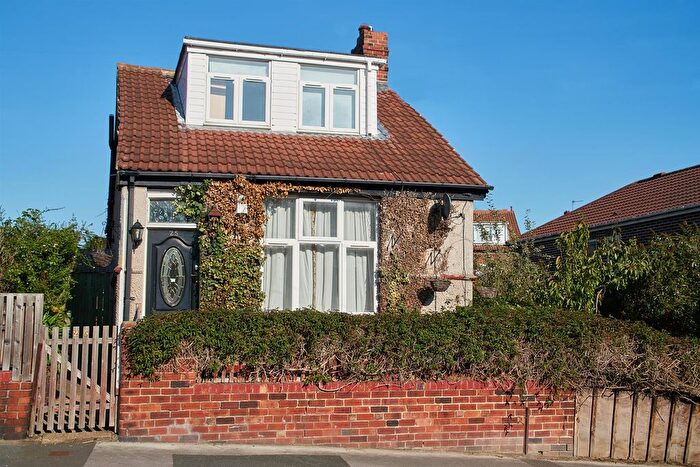 2 Bedroom Detached House For Sale In Nixon Avenue, Leeds, LS9