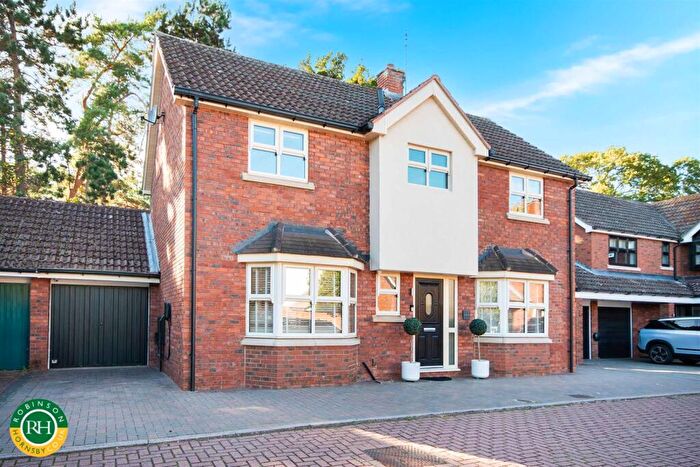 4 Bedroom Detached House For Sale In Airedale Avenue, Tickhill, Doncaster, DN11