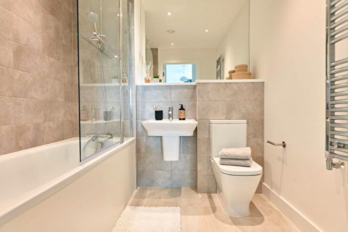 2 Bedroom Apartment To Rent In Apo - Barking Wharf, IG11