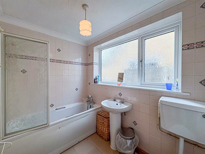 2 Bedroom Semi-Detached Bungalow For Sale In Grasmere Avenue, Hullbridge, Hockley, SS5