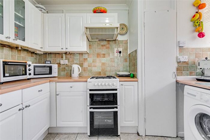 3 Bedroom Maisonette To Rent In Ashton House, Petersfield Rise, SW15