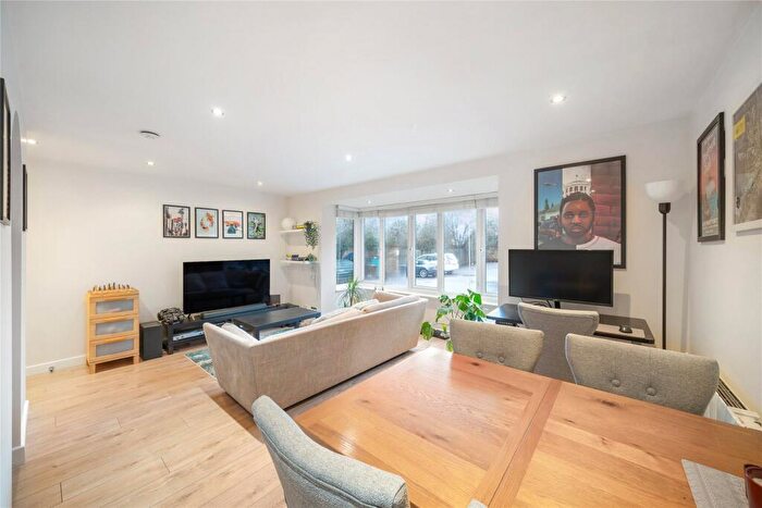 1 Bedroom Flat For Sale In Linwood Close, London, SE5