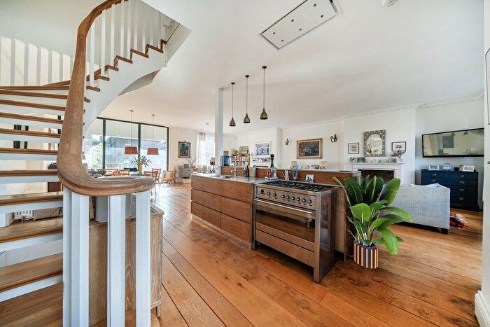 3 Bedroom Flat For Sale In Stanlake Villas, London, W12