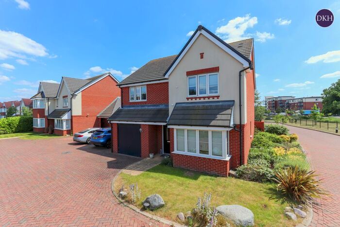 4 Bedroom Detached House To Rent In South Way, Abbots Langley, WD5