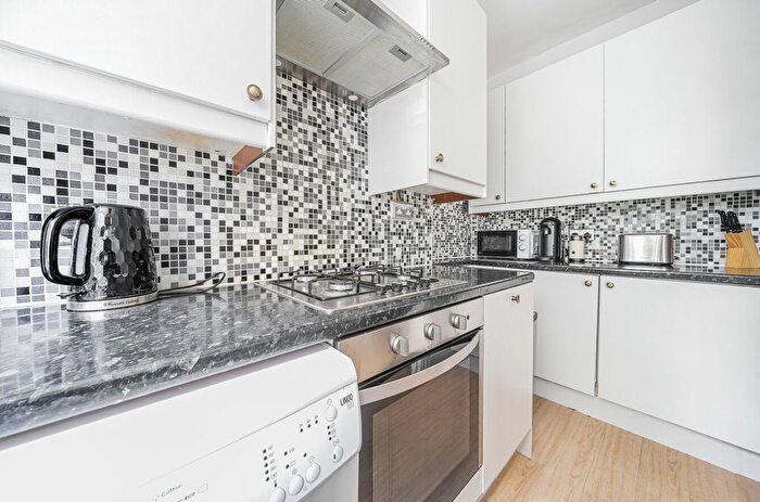 2 Bedroom Flat For Sale In Queensthorpe Road, Sydenham, SE26