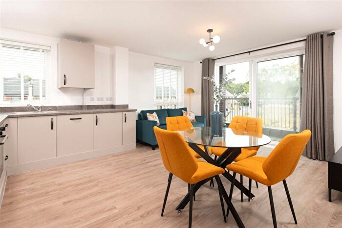 1 Bedroom Flat For Sale In Meudon Avenue, Farnborough, Hampshire, GU14